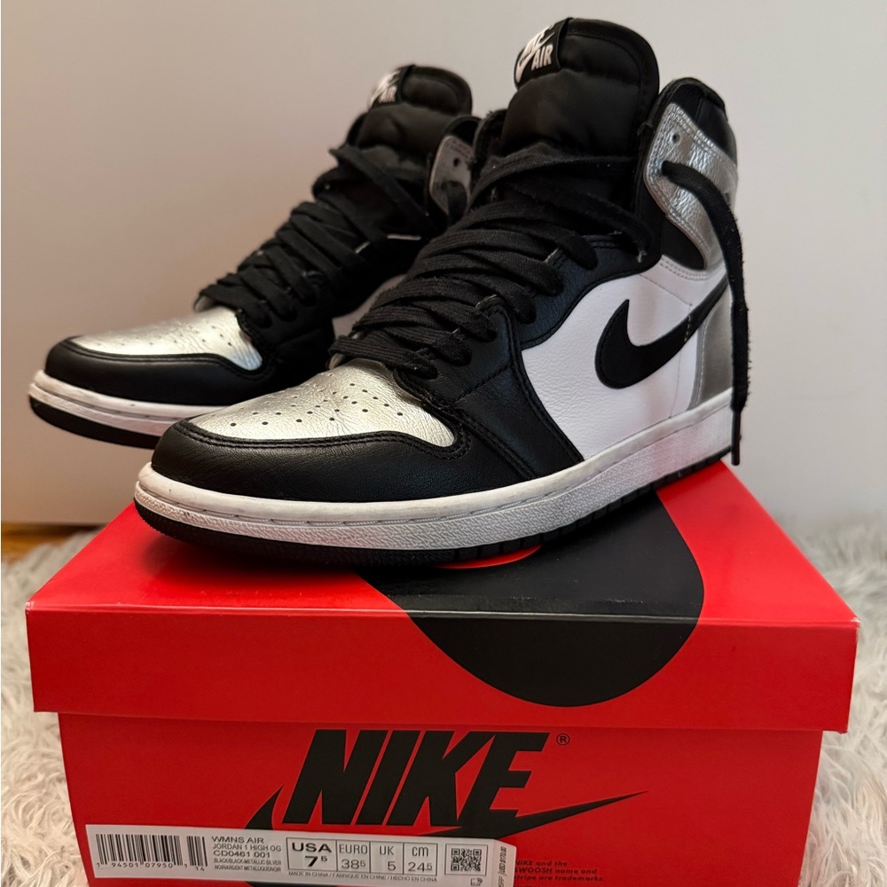 Women’s Air Jordan 1 Retro High OG Silver Toe
